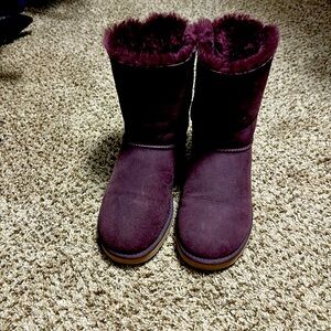 Purple ugg size 7 with bows bootie